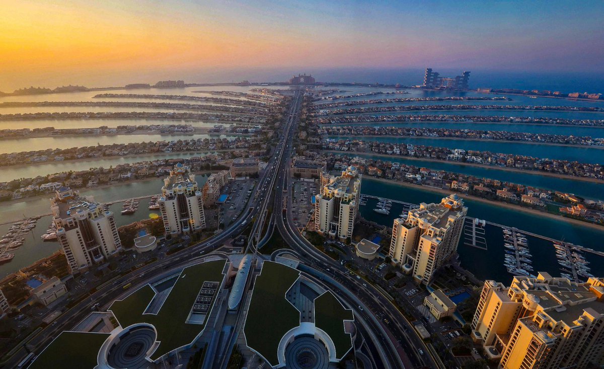 The0_Tech's tweet image. Chinese tech giants like ByteDance, Huawei, and Alibaba are fueling Dubai&apos;s rapid growth into a global tech hub, thanks to innovation-friendly policies and a booming digital economy.   scmp.com/tech/big-tech/…