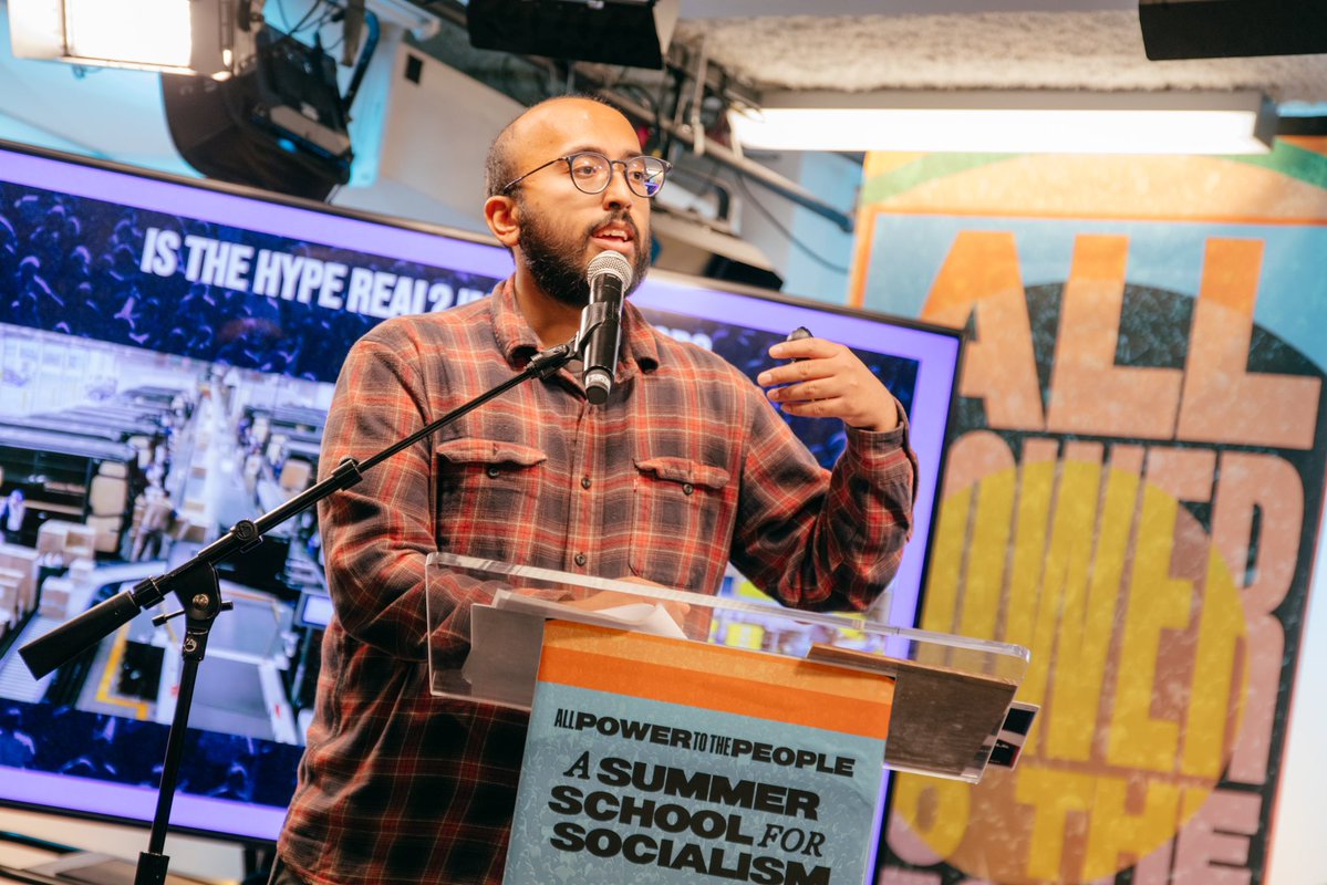 PeoplesForumNYC's tweet image. “Today’s tech wave, especially AI, under capitalism, is deepening exploitation. This isn’t just about automation, but a planned assault on jobs, wages, and worker power. The idea that AI will “replace humans” is a distraction by the ruling class. What’s real is how bosses use AI…