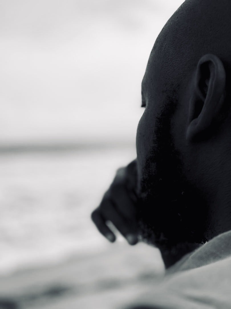 Merci à toi qui, malgré tes propres galères, continues de te battre pour les autres. De donner de ta bienveillance, alors que tu en manques cruellement. D’écouter activement, alors que tu es toi-même totalement épuisé. De soutenir alors que tu tiens à peine debout et ne reçoit