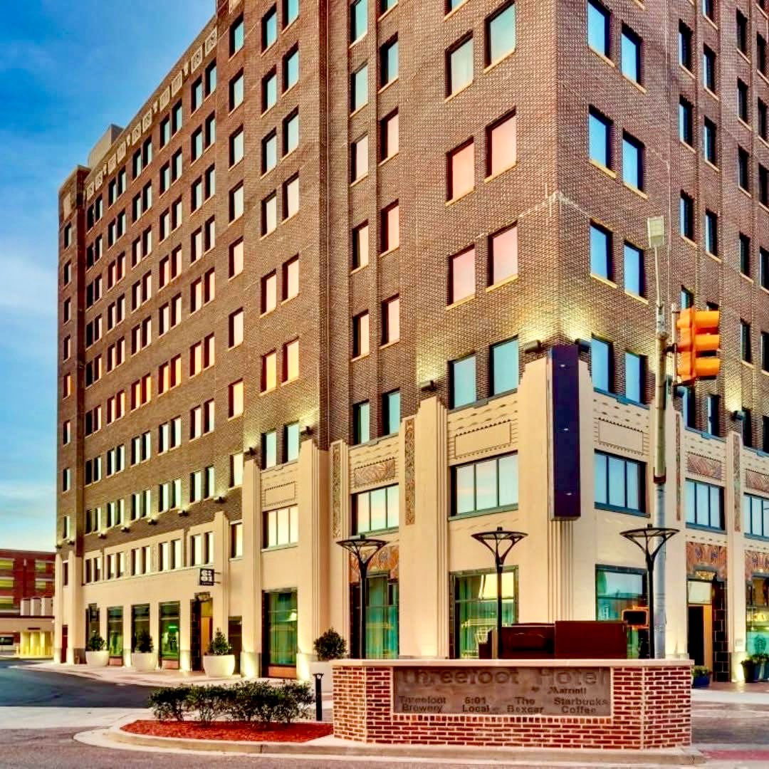 DABurnside's tweet image. My daughter helped to save the Threefoot Building, with the Threefoot Preservation Society. It is now a Premiere Hotel by Marriott. It has been completely restored. I am proud of my daughter.