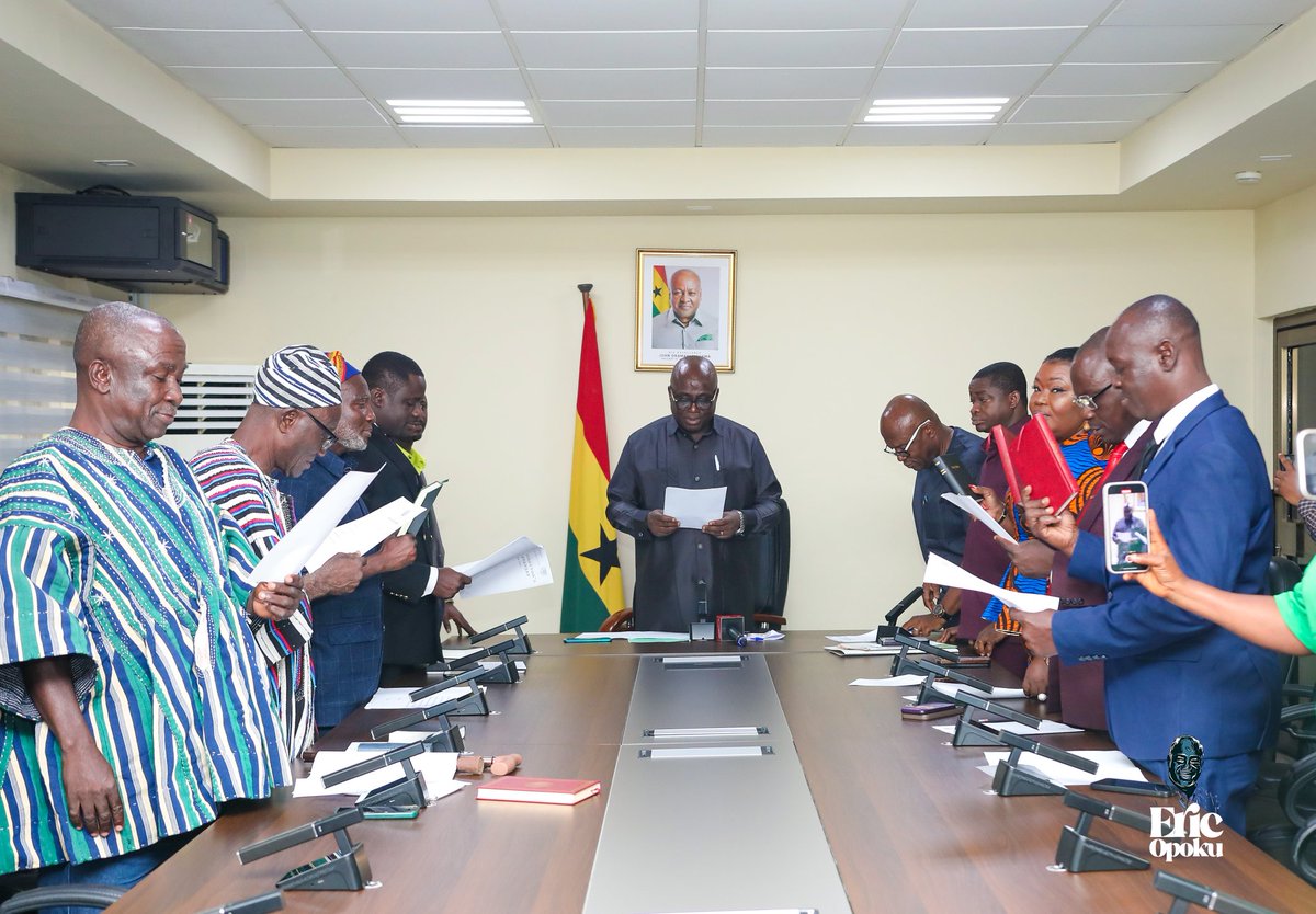 officialeopoku's tweet photo. Yesterday morning, I inaugurated the newly constituted board of PBC Shea Limited, unveiling government's plan to revive the company and reclaim Ghana's position in the thriving global shea industry. https://t.co/cSLhpbcFGR