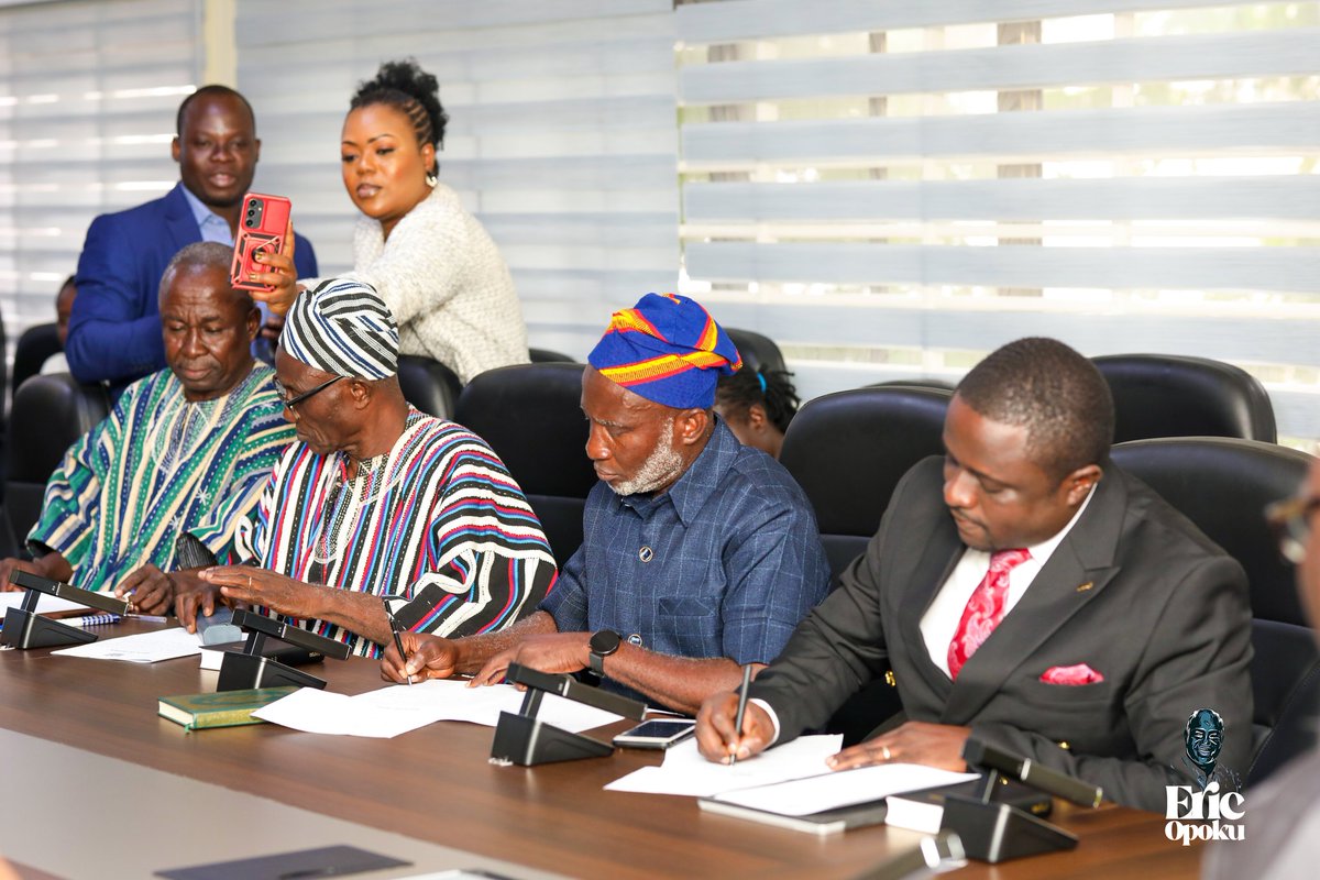 officialeopoku's tweet photo. Yesterday morning, I inaugurated the newly constituted board of PBC Shea Limited, unveiling government's plan to revive the company and reclaim Ghana's position in the thriving global shea industry. https://t.co/cSLhpbcFGR