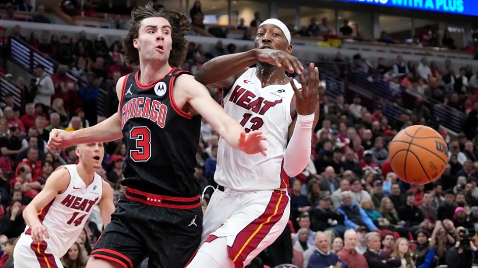 kben_retrox's tweet image. Josh Giddey and the Bulls are reportedly $10 million apart in contract talks, with Giddey seeking $30M annually and Chicago holding strong at $20M.  yardbarker.com/nba/articles/r…