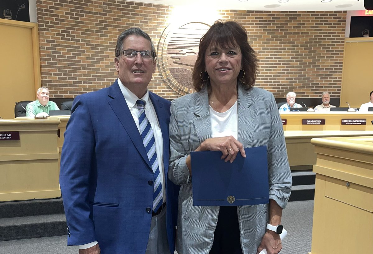 CityofGI's tweet image. 25 years!
Grand Island Public Library Director Celine Swan has officially served the city for a quarter-century(and counting!). Please join us in congratulating Celine on such a great milestone!
