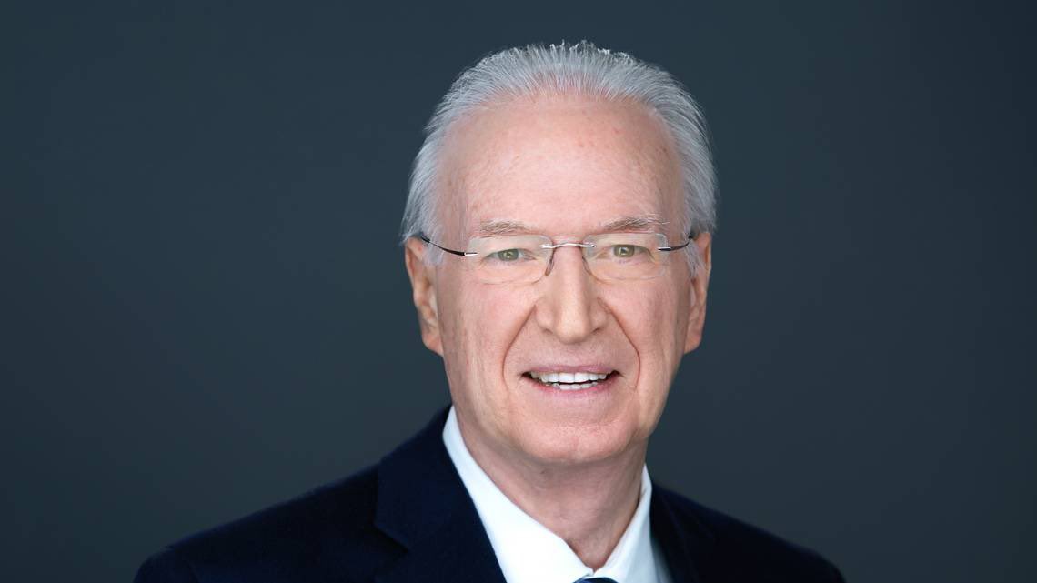 DecastroAlejo's tweet image. 🕊️ Falleció Roy Black, maestro del contrainterrogatorio, a los 80 años

Despedimos con respeto a uno de los más célebres litigantes de EE. UU.: Roy Black, fallecido este 22 de julio a los 80 años.

Conocido por su estilo implacable en el contrainterrogatorio, Roy Black fue mucho…