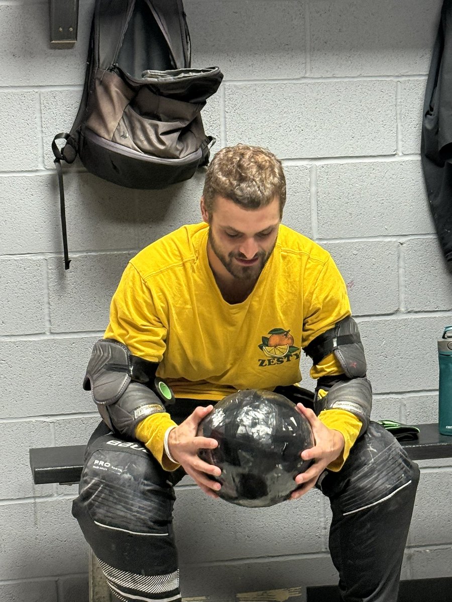 JLazzy23's tweet image. Guy on my roller team has been carrying this tape ball in his hockey bag since he played Bantam’s (13 years ago).
Wild behavior.