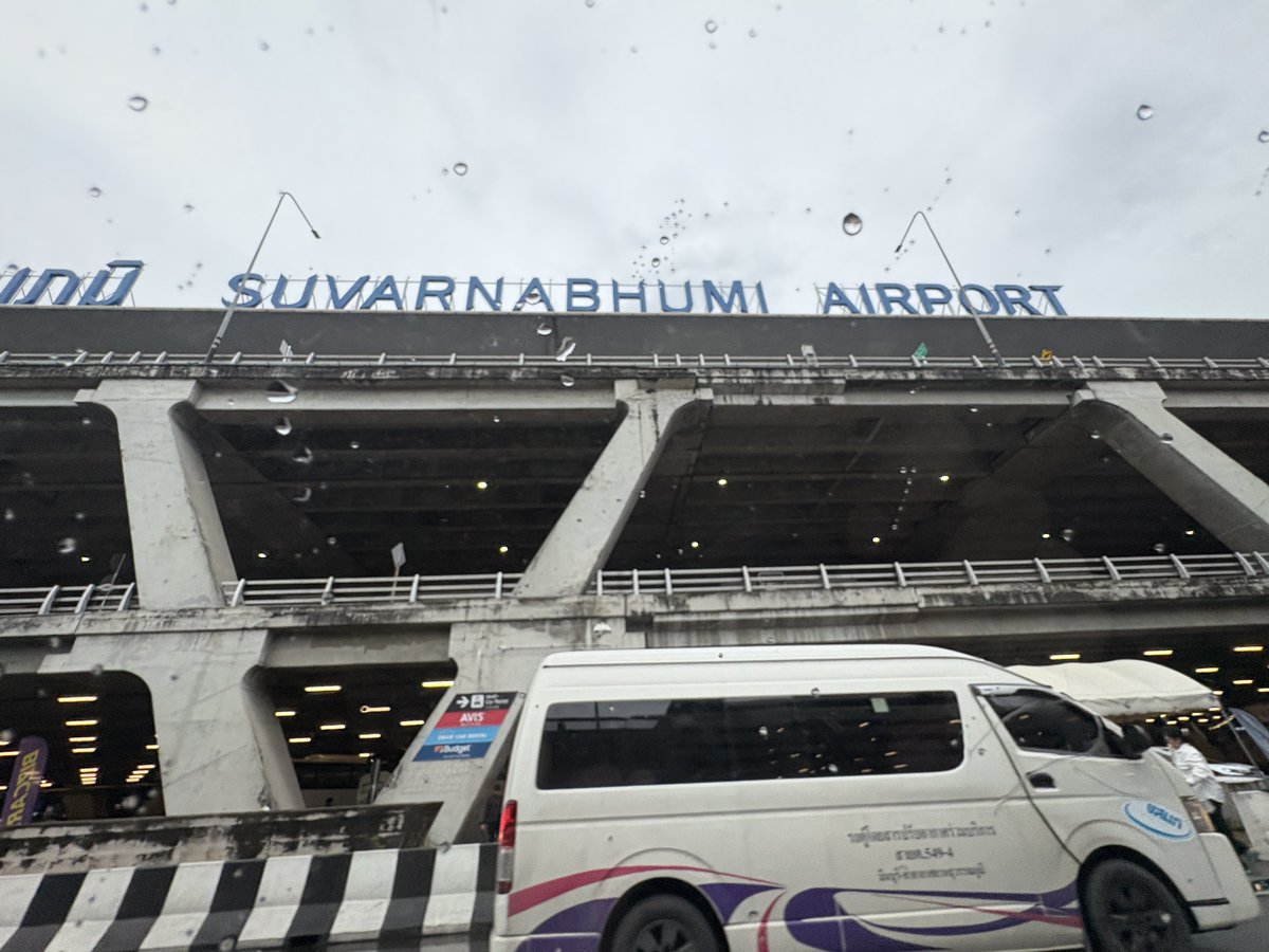 し〜ごとで〜来たぜバンコクゥ〜（雨）
