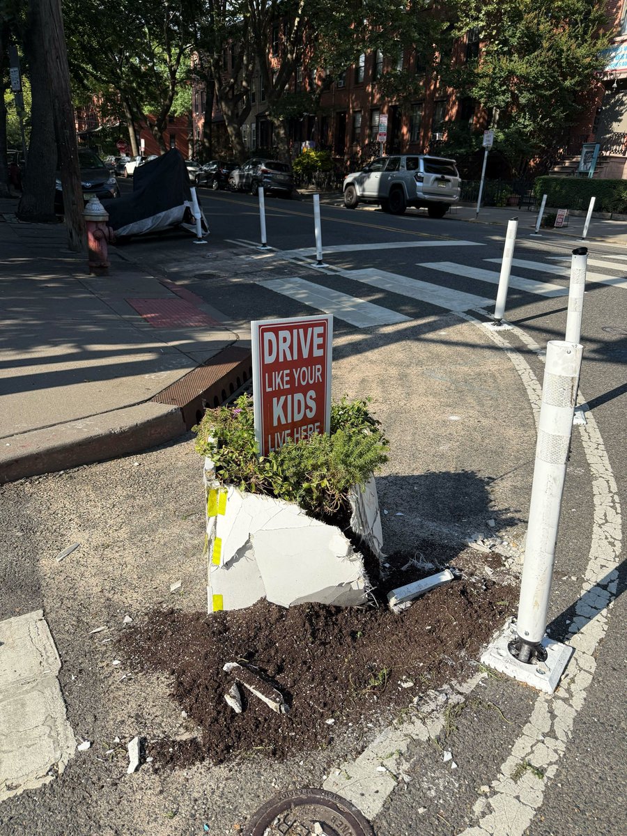 AylaSchermer's tweet image. This really says it all, doesn’t it?
This planter barely lasted a month, at the very intersection where a 6-year-old was recently killed.
There are no accidents.
