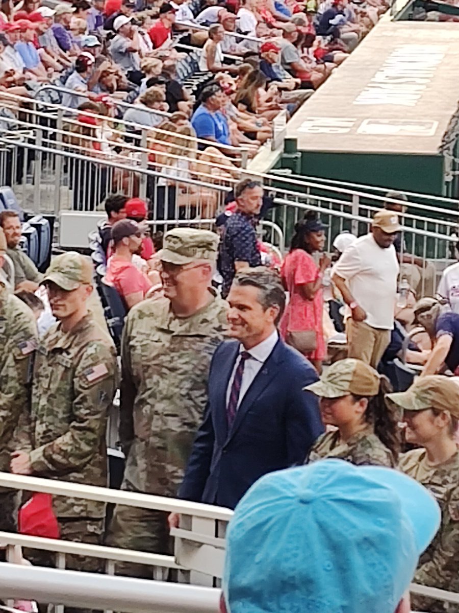 percy_gryce's tweet image. SecDef at the ballpark