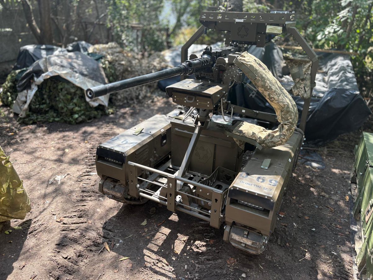 mcgmouton57's tweet image. An elite Ukrainian combat unit is defining the future of warfare by battle-testing new drone technology in real-time. The Ukrainian assault unit which falls under the elite 3rd Assault Brigade is becoming an expert at using drones in battle. From land drones that lay mines to air…