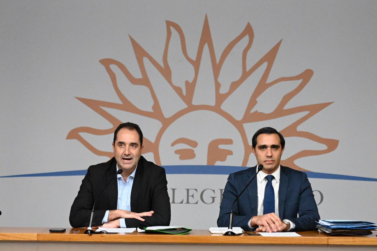 Con el Dip <a href="/ANiffouri/">Amin Niffouri Blanco</a> sobre el aumentos de sueldos y creación de cargos gerenciales en Asse exigimos:

_La revocación inmediata de todas las resoluciones que autorizaron aumentos salariales y la creación de nuevos cargos de confianza.