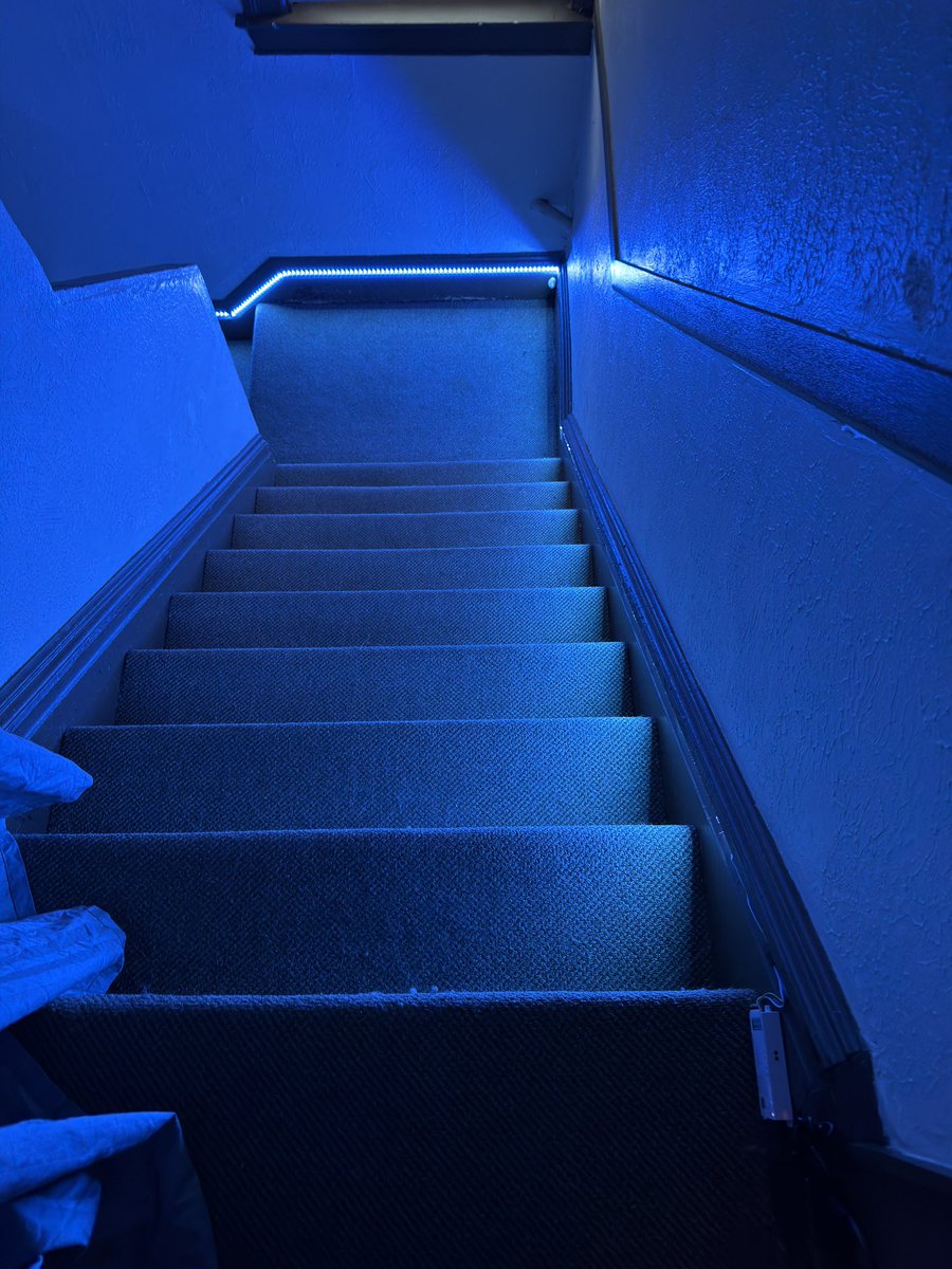 plastickfox's tweet image. Loving these open-source Zigbee LED strip controllers and light strips. Plug it in and Home Assistant instantly captures and sets it up.
I love that the controller has manual terminals instead of a plug, so when the LED strip inevitably breaks, replacing it retains automation.