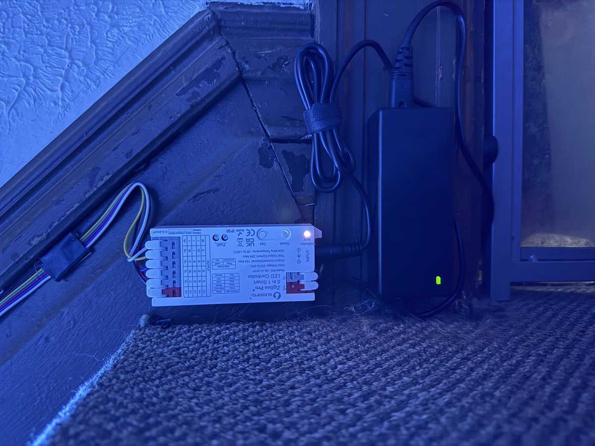plastickfox's tweet image. Loving these open-source Zigbee LED strip controllers and light strips. Plug it in and Home Assistant instantly captures and sets it up.
I love that the controller has manual terminals instead of a plug, so when the LED strip inevitably breaks, replacing it retains automation.