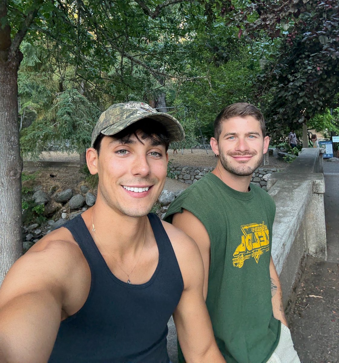 zacatack26's tweet image. A hobbit and an elf walk into a forest