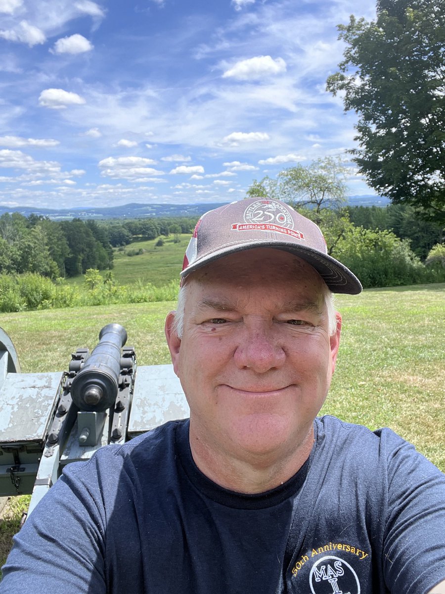 HistorySaratoga's tweet image. A real Chamber of Commerce day. Sunshine, a morning workout, and finally—after 14 years—I made it to Ranger Bill Valosin’s Memorialization Movement talk at Saratoga NHP. History, humor, and insight in one. Don’t miss the next ranger program.
#saratoga250 #americasturningpoint