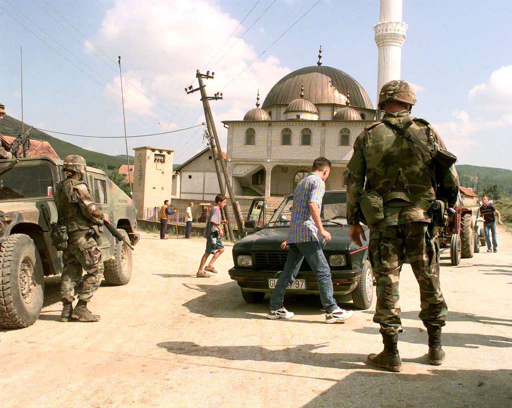 95Bacchus's tweet image. 1999, U.S. Army MPs maintain a checkpoint near Vitina, Kosovo