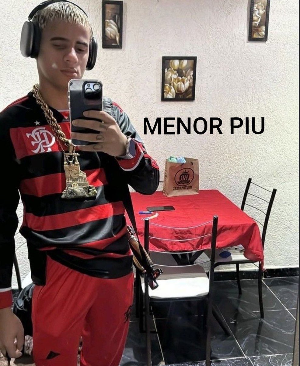 plantaobaixadaa's tweet image. Oruam desafiou e mesmo assim o Estado não foi buscar o Oruam no Complexo da Penha cv.
Tudo ocorreu após um criminoso vulgo piu está na casa do artista, após isso a Polícia chegou e começou a confusão.
