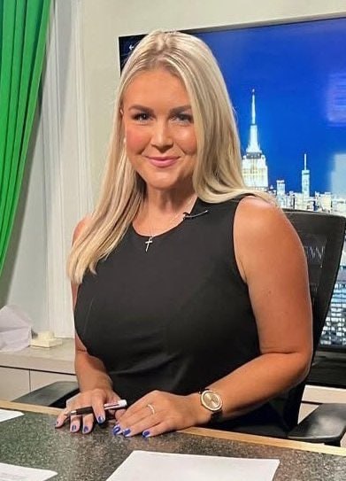 Drop a ❤️ for a clean, patriotic woman with zero tattoos, the most attractive White House Press Secretary!!!