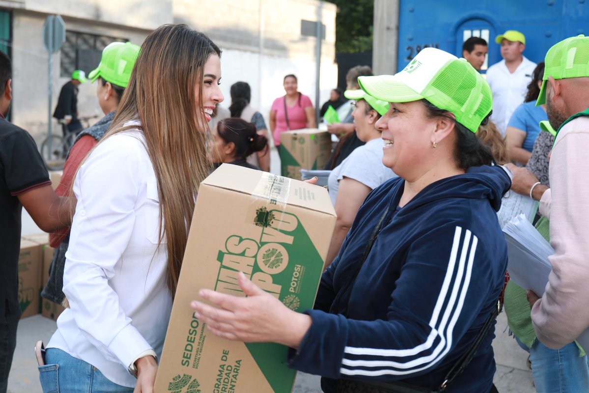 RuthGonzalezMx's tweet image. Acompañamos la entrega del programa de seguridad alimentaria en la colonia General I. Martínez. Escuchar a las familias y estar cerca de ellas me recuerda siempre por qué vale la pena cada paso que damos.