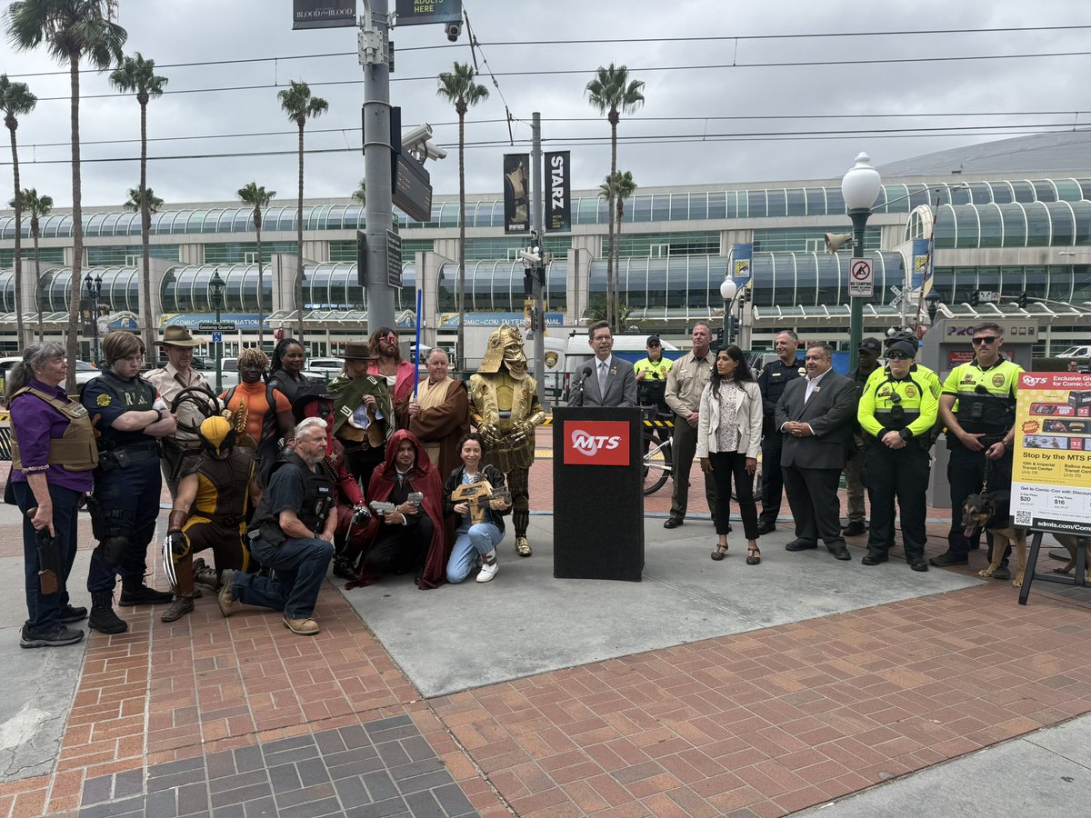 CMWhitburnD3's tweet image. Comic-Con is here! As MTS Chair, I’m proud the Trolley gets you there—no traffic, no parking stress, just hop on and go.
Whether you’re heading to the Convention Center or just checking out all of the action downtown, transit will save the day! 🦸♀️🦸