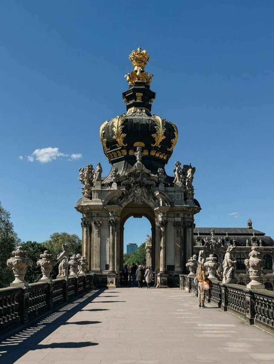 QDrop2450's tweet image. The Crown Gate of the Zwinger Palace in Dresden
Beautiful! 😍
~Old World/Tartaria~