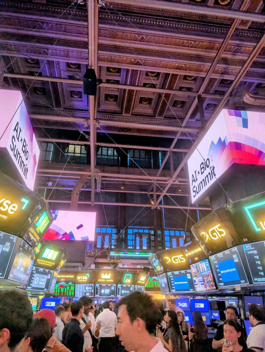 iamjohnnyyu's tweet image. On the floor of NYSE for AI x BIO 2025! Thanks @ameekapadia @pablolubroth for the awesome energy and hosting such a talented crowd. 🧬🚀 @nalidoust