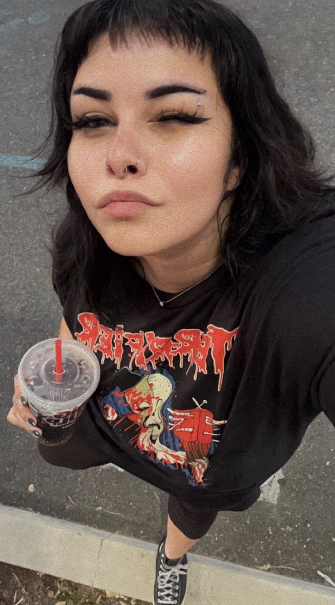 dudethatssick's tweet image. sup horror freaks🕸️