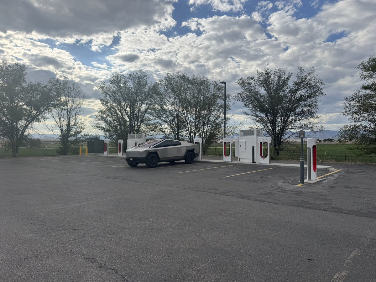LandonoftheWest's tweet image. Wellington, UT @TeslaCharging allowed me to skip the super slow Green River!
@JayScottley
Did you know that macramé is really hot right now?
