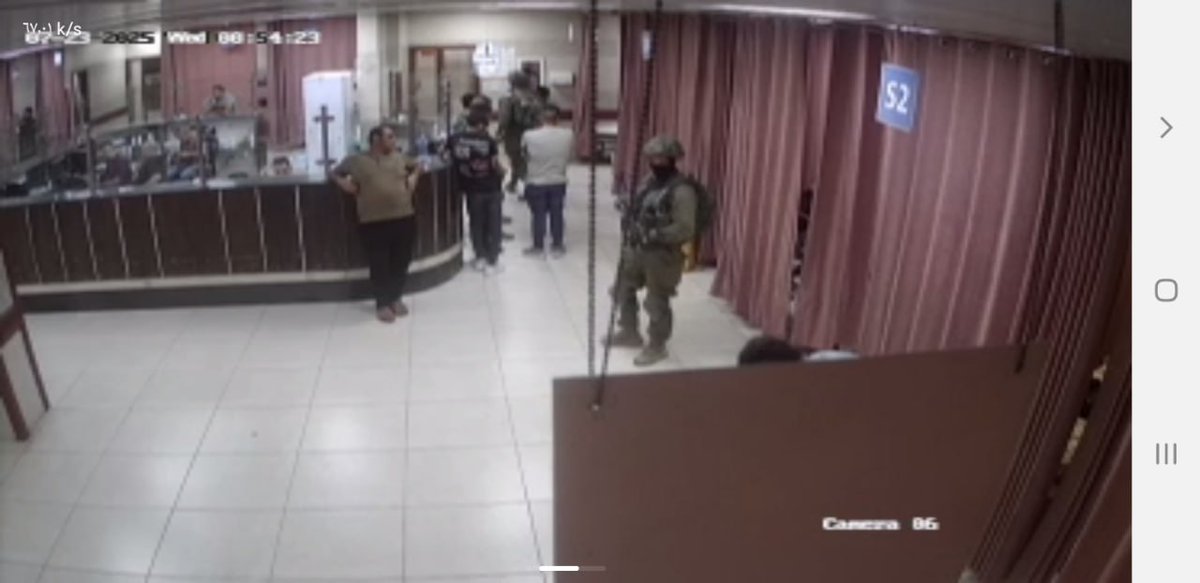 Sa7atPlBreaking's tweet image. 🔴 مصادر محلية: قوات الاحتلال تداهم قسم الطوارئ في مستشفى رفيديا غرب نابلس شمال الضفة الغربية المحتلة