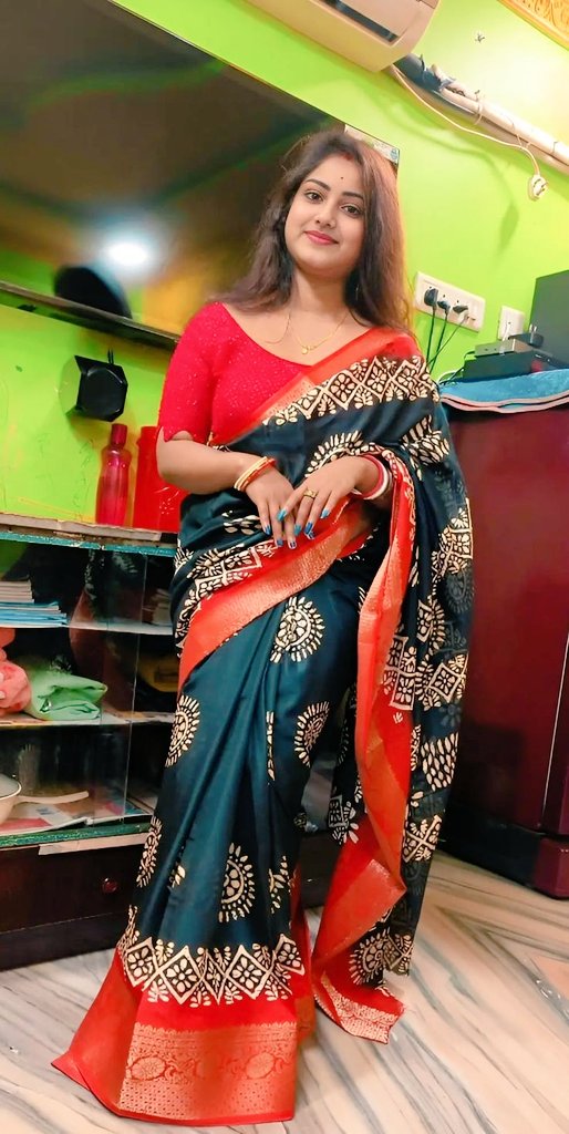 सपनों के पंछी आजाद हैं
जब तलक सांसें नाबाद हैं
जिस्म और जान जैसे
जीवन की जायजाद हैं
सुख-दुःख और कुछ नहीं हैं
कर्म के कारखानों के उत्पाद हैं
उसका दिल अभी बच्चा है
जिसे बचपन के दिन याद हैं
दिमाग से ज्यादा याद रखती हैं आंखें
आंखें कुछ भी याद दिलाने में उस्ताद है

<a href="/priya__yadavv/">प्रिया यादव</a>🔔🔛
