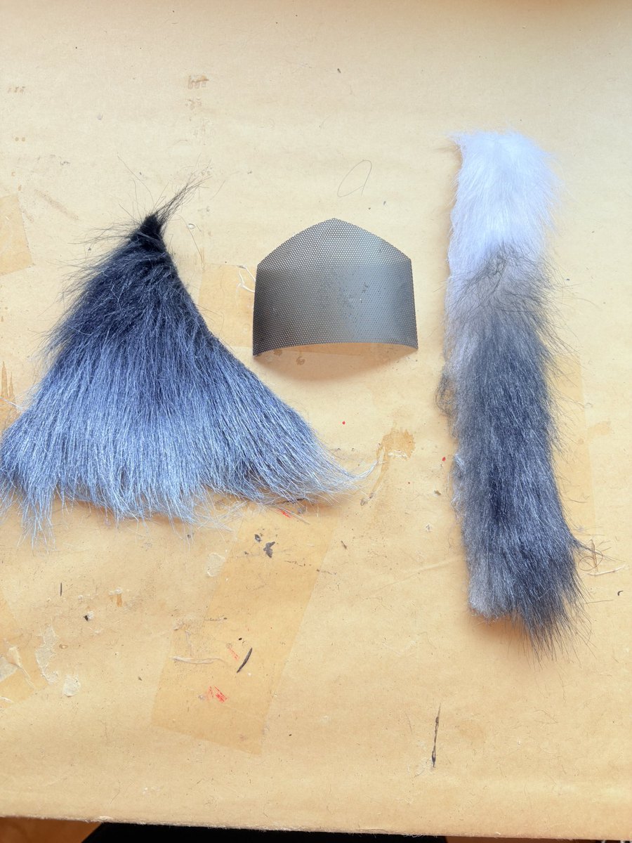 塗装テスト

黒ファーに白グラデ
白ファーに黒グラデ
メッシュ素材を艶消し黒塗装

ファーの毛質と塗料によって仕上がりが大きく左右される
黒に白グラデは特に難しい

先の赤グラデみたいにやっぱり良い塗料といい生地使わないとダメってことだね