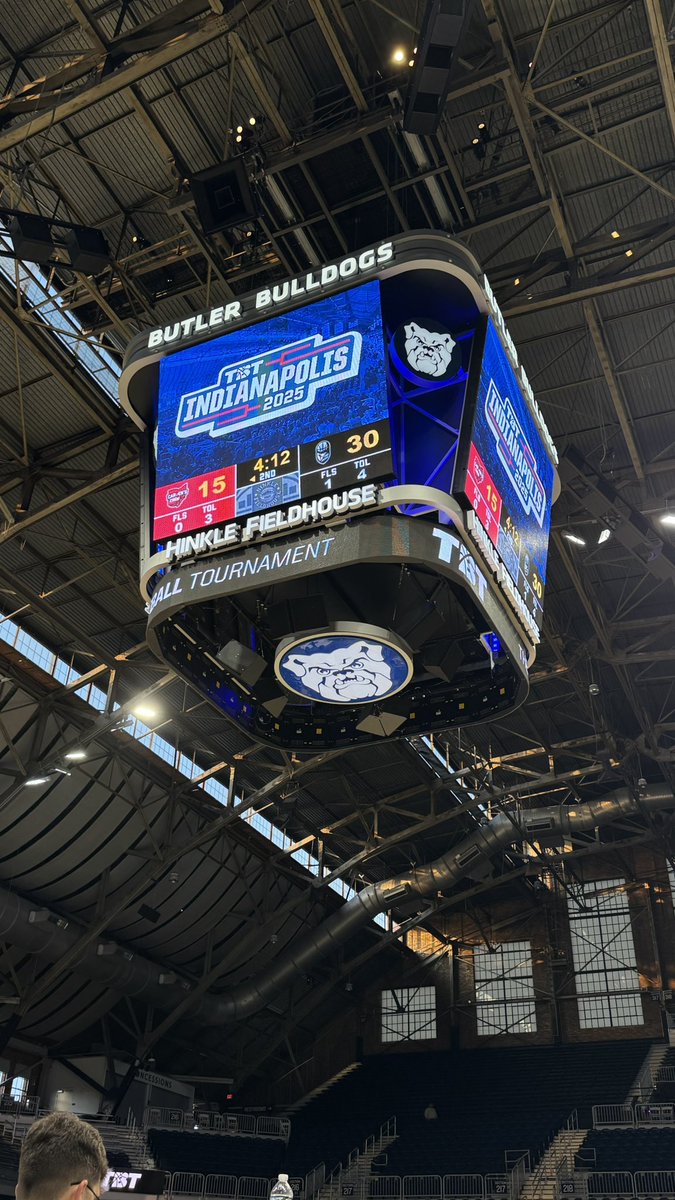 gracejeffer's tweet image. Fail Harder getting HYPE. They just doubled Carmen’s Crew (30-15) in the 2nd quarter. 🏀
#TBT @CbbReview