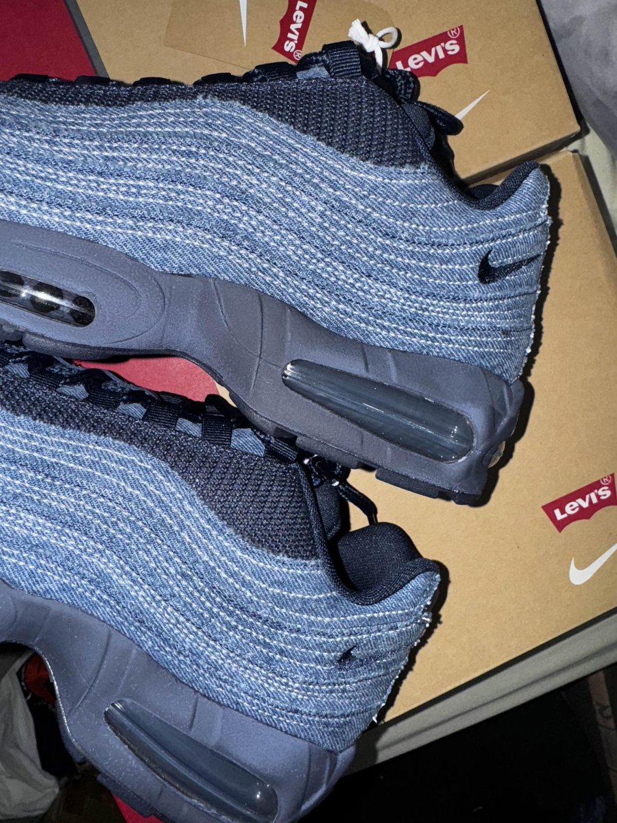 The_Shit_Bot's tweet image. Denim dreams unlocked! TSB2 💩 @j4ckx just copped those Levi’s x Air Max 95s in 2 pairs 📦📦 Card maxed 🔒💳 Flip-ready margins incoming…🚀 #ShitBotMagic