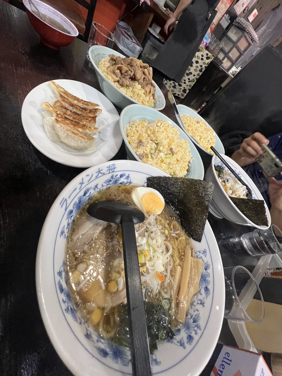 MattunPhoto's tweet image. なんかいつもより強烈な量でしたが
味もピカイチでした。この量のチャーハン、ふわふわに仕上げるのすごいな。
