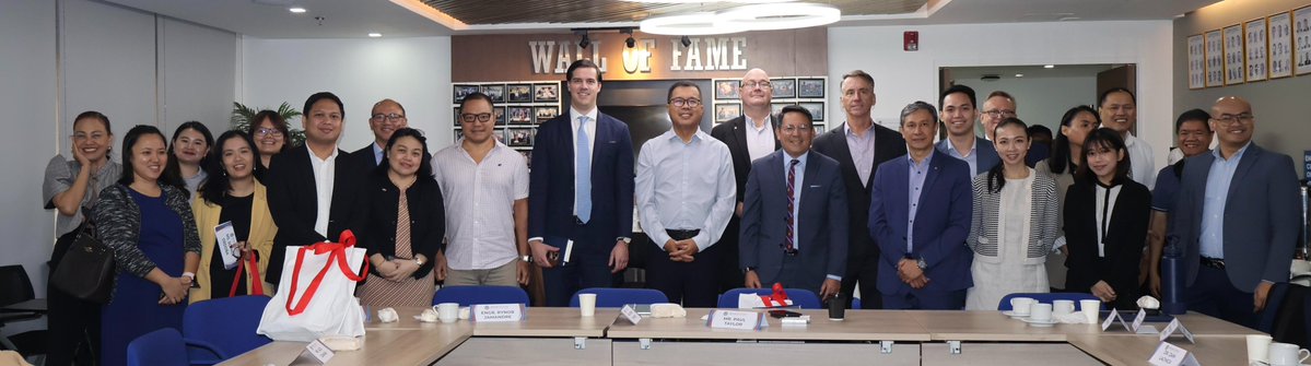 USEmbassyPH's tweet image. Over 100 private sector representatives from U.S. headquarters, regional hubs across Asia, and Manila-based companies joined a hybrid meeting on the Luzon Economic Corridor. Together, we’re advancing a more resilient and connected #IndoPacific. 🇺🇸🤝🇵🇭 #PartnersInProsperity