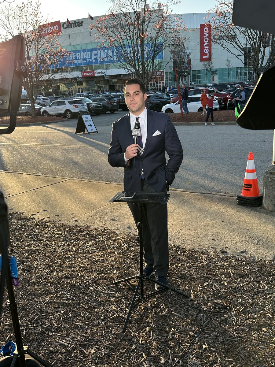 Jellis1016's tweet image. That went fast! 1 year down here in Charlotte with @Queen_City_News and @CSLonQCN.
Met a lot of great people, did a lot of neat things. Eyeing a big year of growth in Year 2 💪🏼😎