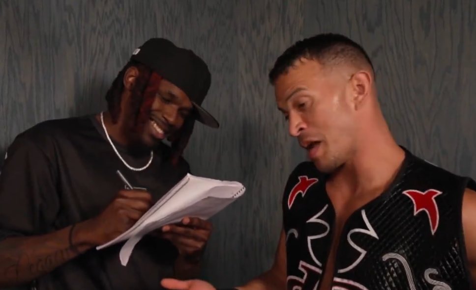 Ace109610's tweet image. Je'Von Evans writing on a piece of paper how to become a better wrestler like Ricochet
#WWENXT