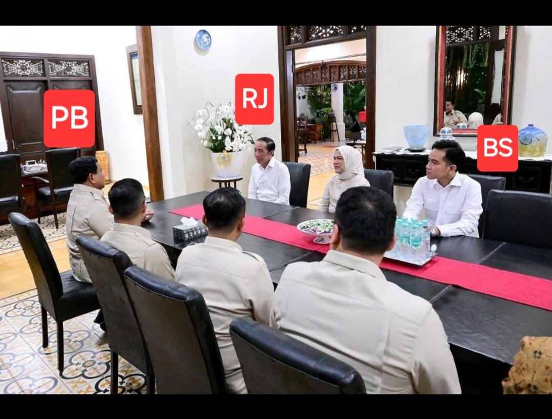 Penampakan anak emas 
PB : Presiden Boneka
RJ : Raja Jawa
BS : Belimbing Sayur

Selamat Hari Anak Nasional 
Rabu 23/7/2025
Indonesia Emas 2045 cuma mimpi😫