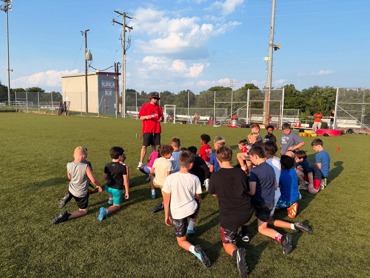 Huge thank you to Fauquier Football Alum Connor McCartin (‘09 &amp; #Team45) for coming to speak to our youth campers! 

We hope to have him back to speak to #Team62 in the near future!

#BAM