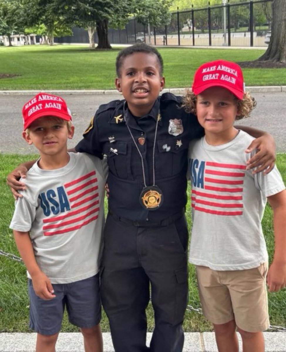 BaronJTrump's tweet image. This picture is the most beautiful thing I have seen on internet today.
Dj and his Friends