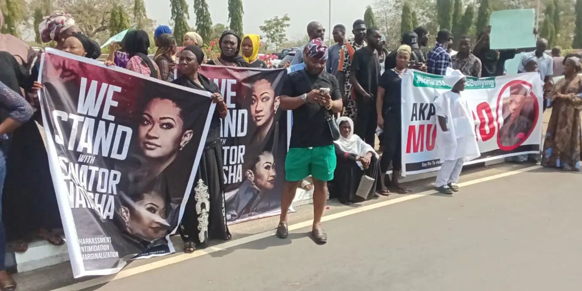 summakaya's tweet image. Natasha came prepared for this politics.
Akpabio toiled with the wrong person. @NatashaAkpoti