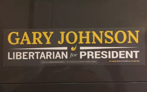 lordddy_'s tweet image. this makes me nostalgic cause a worker who worked at my childhood walgreens had this on his car in 2016 at the time...rip gary...