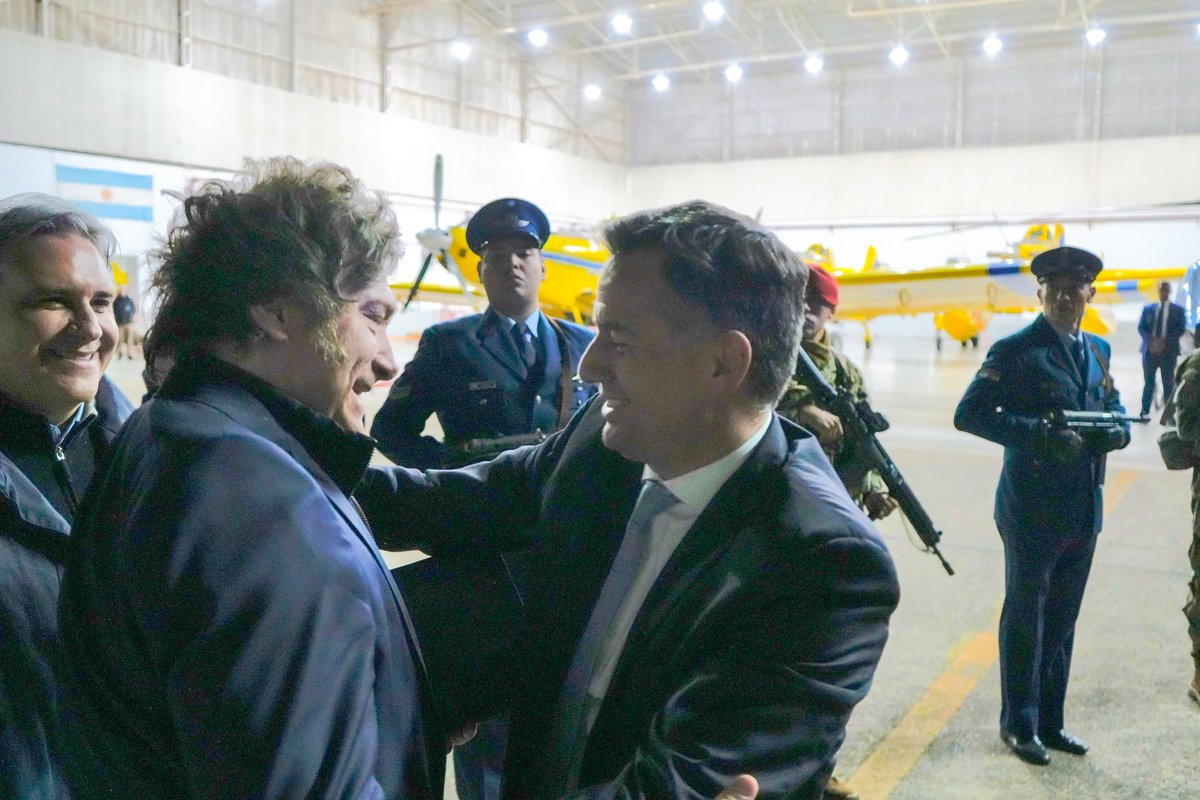 Gabriel Bornoroni (@bornoronig) on Twitter photo BIENVENIDOS <a href="/JMilei/">Javier Milei</a> Y <a href="/KarinaMileiOk/">Karina Milei</a> A CÓRDOBA.
La provincia más liberal los recibe con los brazos abiertos. Acá estamos los leones listos para seguir cambiando el país.
VLLC!!!. BIENVENIDOS <a href="/JMilei/">Javier Milei</a> Y <a href="/KarinaMileiOk/">Karina Milei</a> A CÓRDOBA.
La provincia más liberal los recibe con los brazos abiertos. Acá estamos los leones listos para seguir cambiando el país.
VLLC!!!.