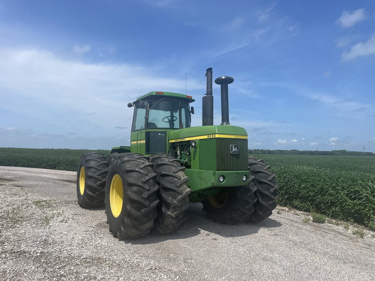 maxarmstrong's tweet image. Presidential tractor sighting today in Central Illinois. @strip_till_john exercised and washed “Ronnie.” It was autumn of 1982 when “Dutch” came calling on the Werries farm. (It was 2011 we welcomed “Ronnie,” the JD 8630, at Rantoul. @halfcenturyshow.)