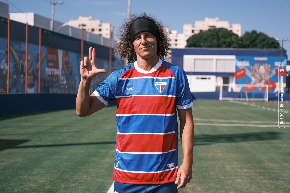 futebol_info's tweet image. David Luiz recebe proposta do Pafos FC, do Chipre, e avalia deixar o Fortaleza.
A situação será debatida nos próximos dias, mas a tendência é que o zagueiro de 38 anos deixe o Leão do Pici.
O jogador tem contrato até o fim de 2026, com opção de renovação até o fim de 2027.
🗞…