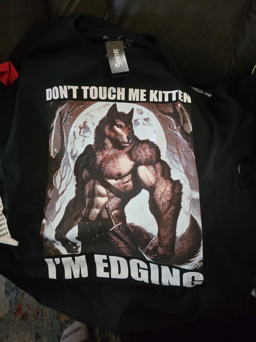 Giantmancakes's tweet image. This is what happens when you let your daughter go clothes shopping with her Grandma