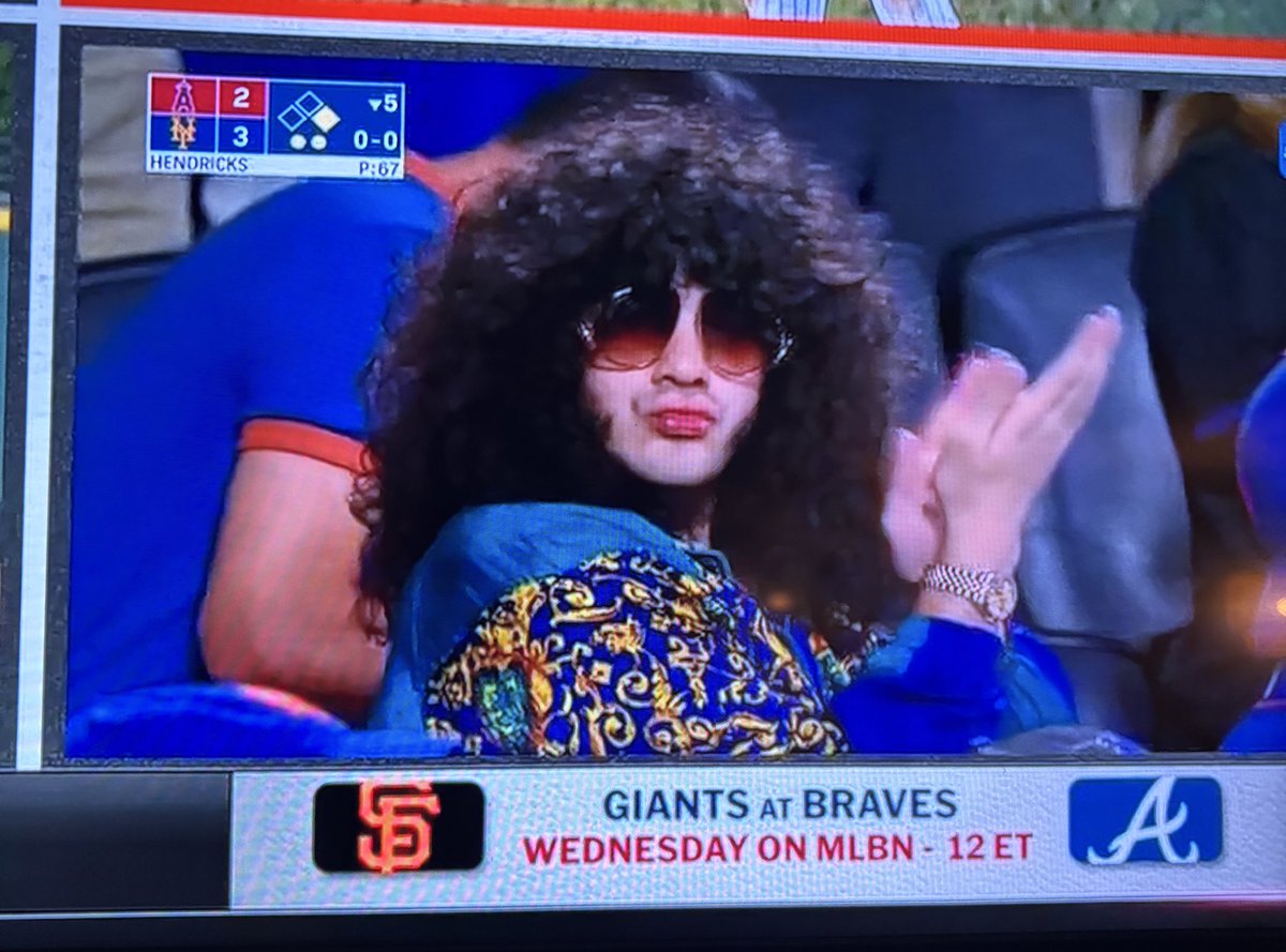 carlifarley's tweet image. Why is there someone dressed like Linda Richman at the Mets game? 🤣