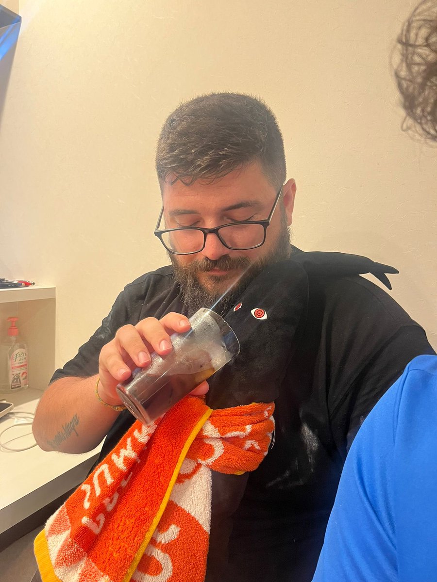 DJoseppe10's tweet image. La de salir a beber con Imu-sama recomiendo no saltársela 😂