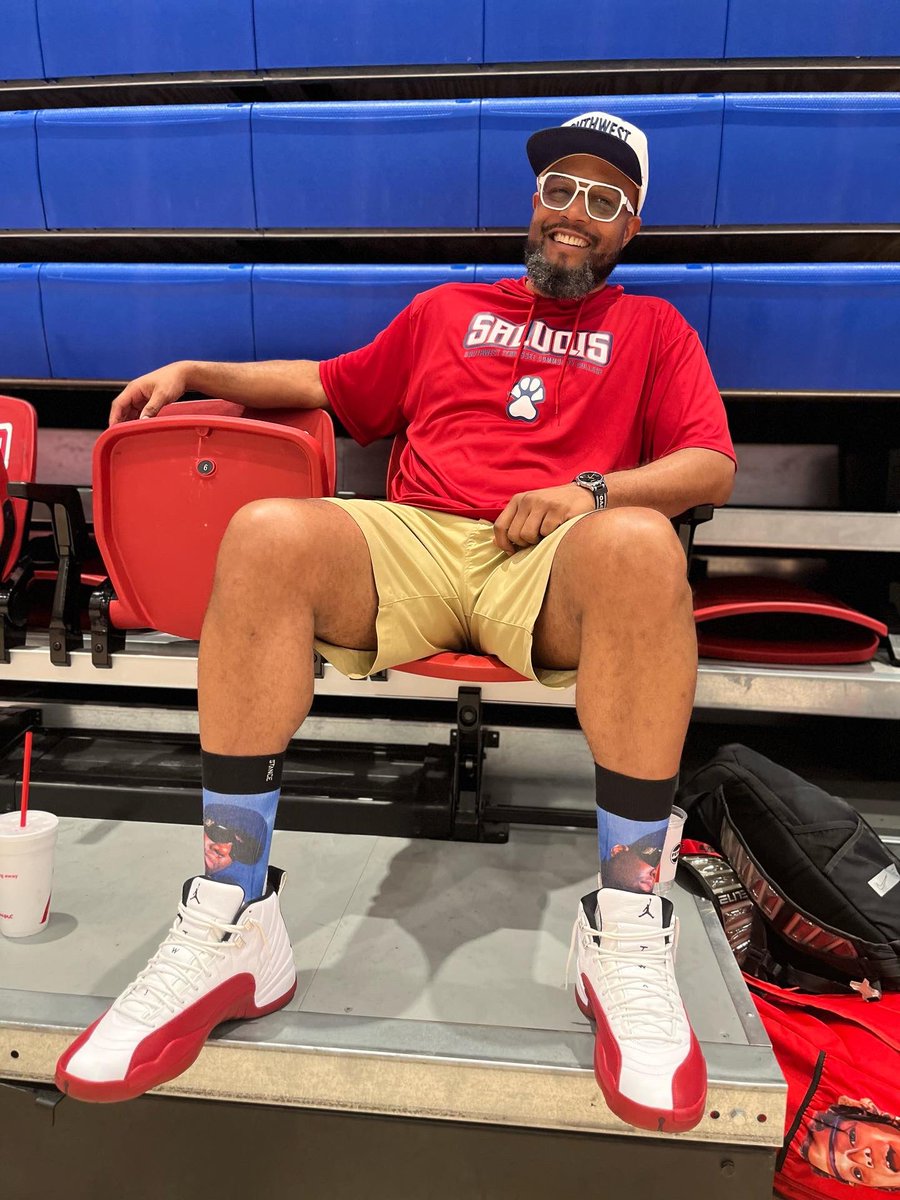 MrIStayFocused's tweet image. Show up B.I.G. and make’em believe you!
#SweatNowSmileLater 🪵🪓
#SaluqisHoops 📚🏀
#BiggieSmalls