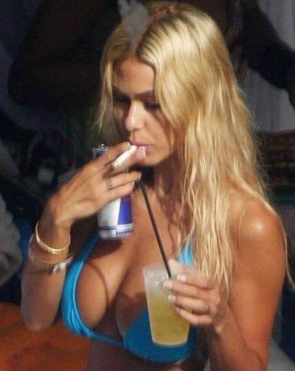 naiivememe's tweet image. type of girl you start pulling when you quit your job for crypto stuffs